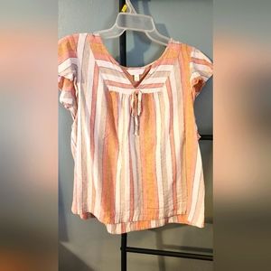 Linen top w ruffle sleeves